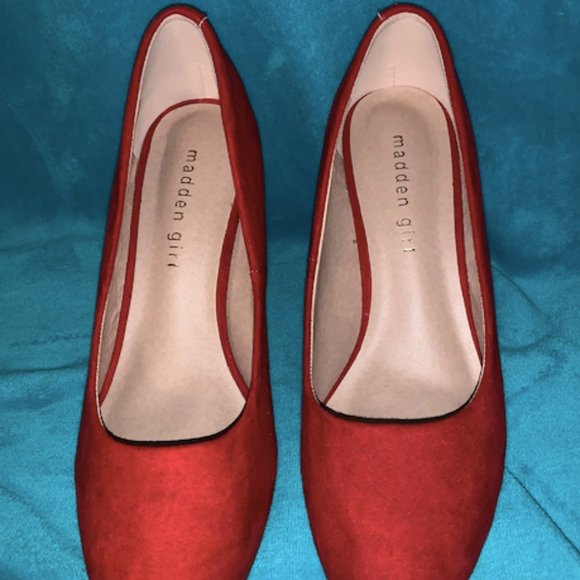 Red Pumps - Picture 2 of 2